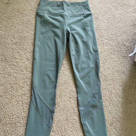 Athleta Pants - Athleta Leggings With mesh on sides. XS